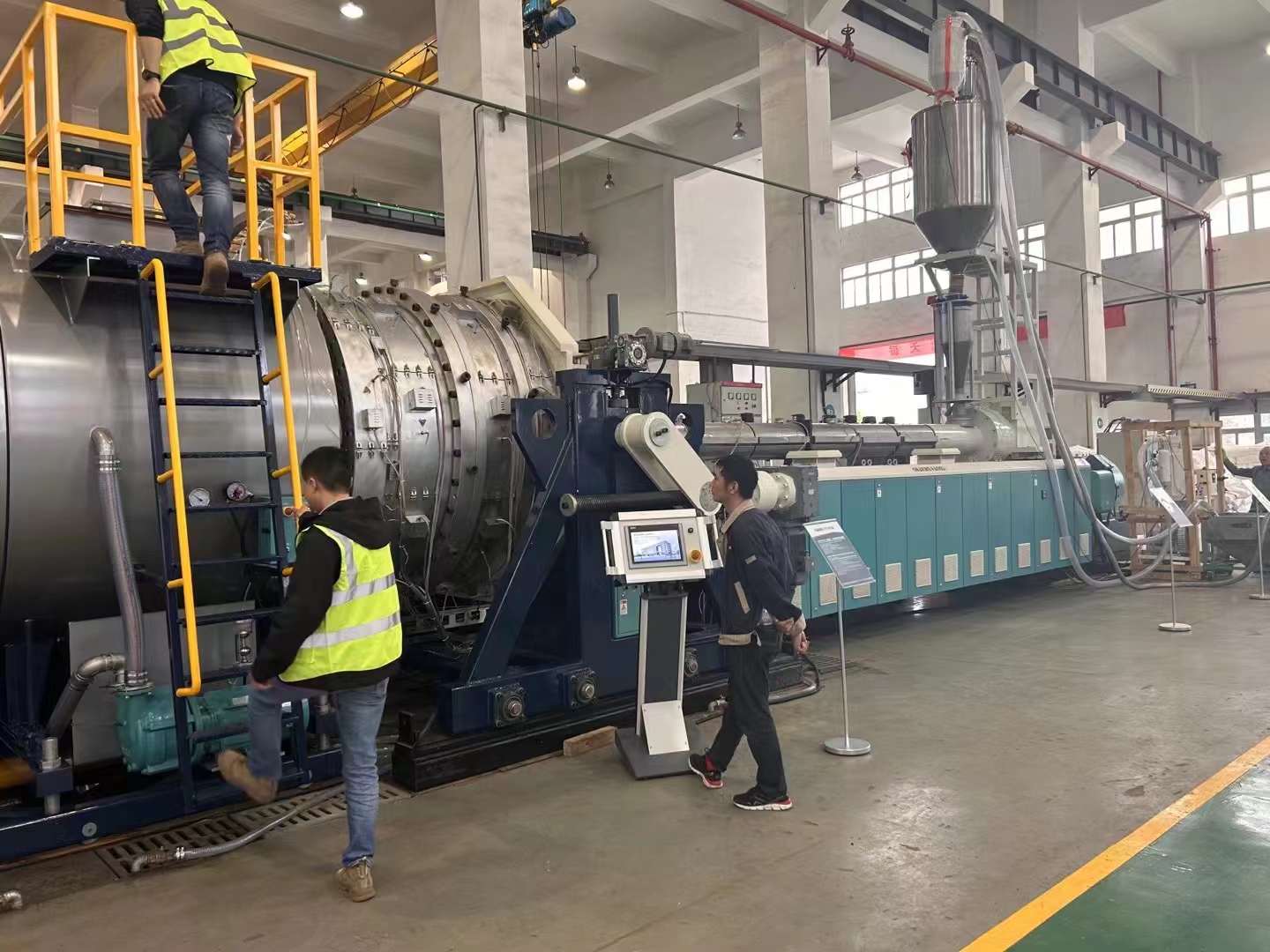 Fang Li analizează principiul, aplicarea și dezvoltarea liniei de producție de extrudare a țevilor