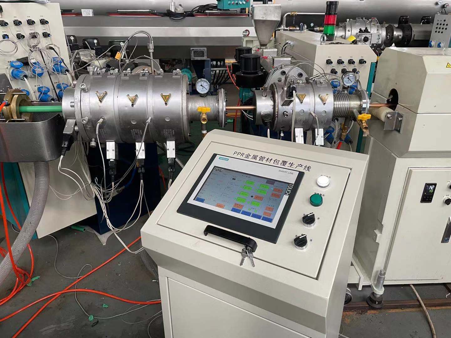 Cum se menține linia de producție a țevilor de material compus