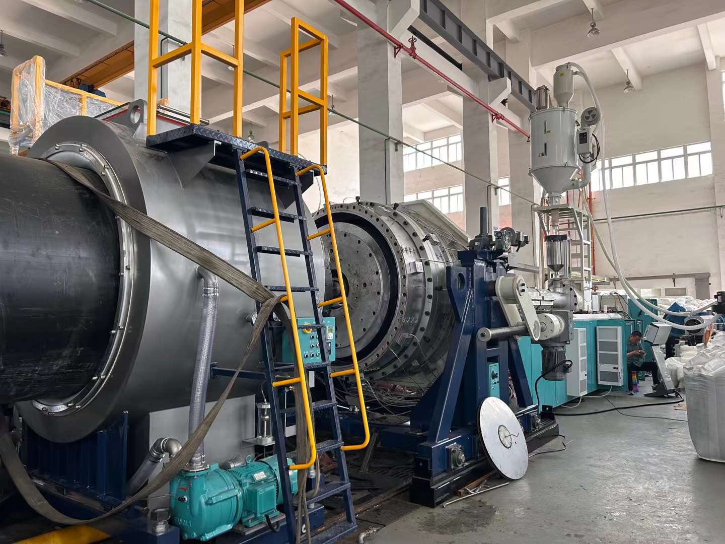 Țevi de grosime mare și diametru mare: cum să evitați căderea în extrudarea țevilor