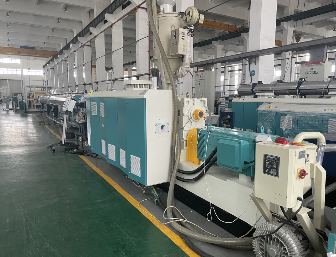 Impactul raportului de compresie al șuruburilor extruderului asupra eficienței producției